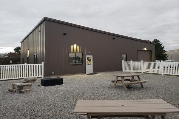Exterior view of Gonzooglers Brewery outdoor seating.