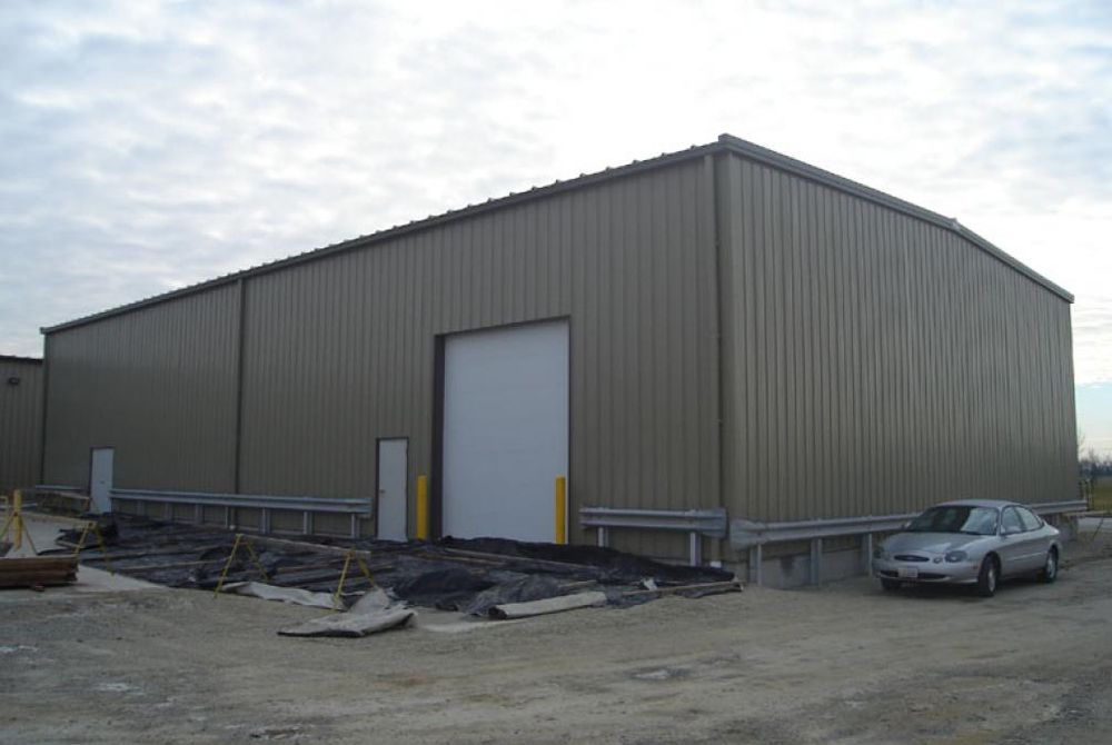 Exterior view of completed custom-engineered metal building for Commercial Industrial Leasing.